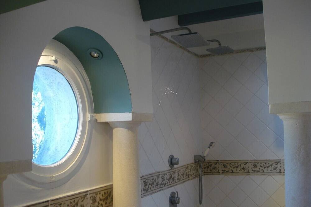 Photo of Bathroom in Morieres-les-Avignon