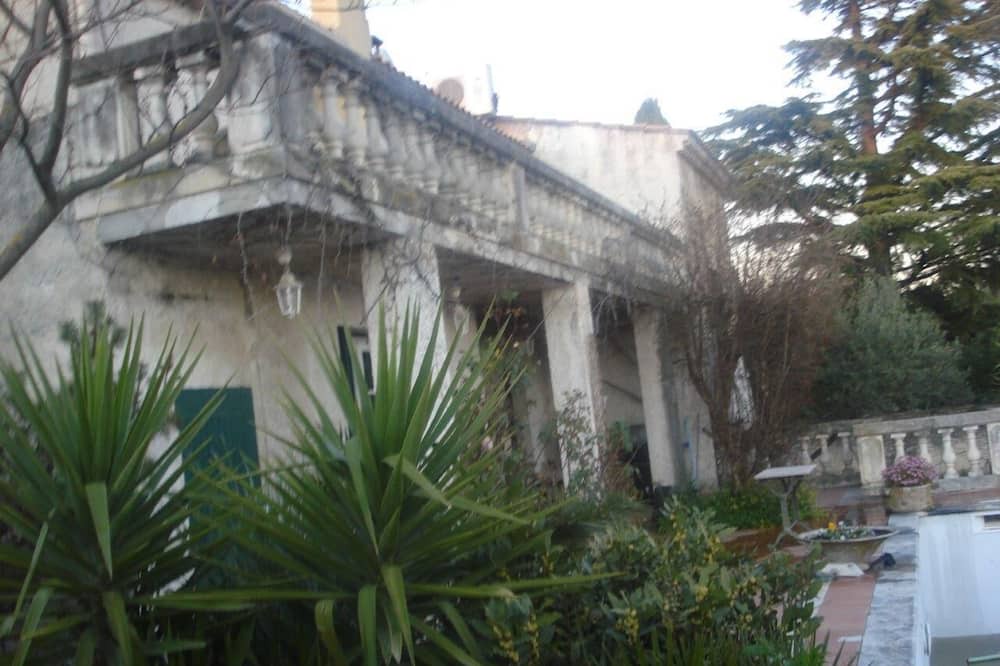 Photo of Outdoor in Morieres-les-Avignon