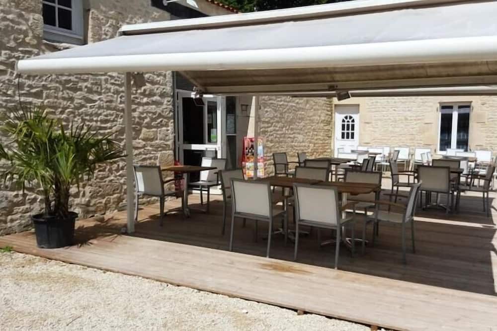 Photo of Patio Balcony in Saint-Mande-sur-Bredoire