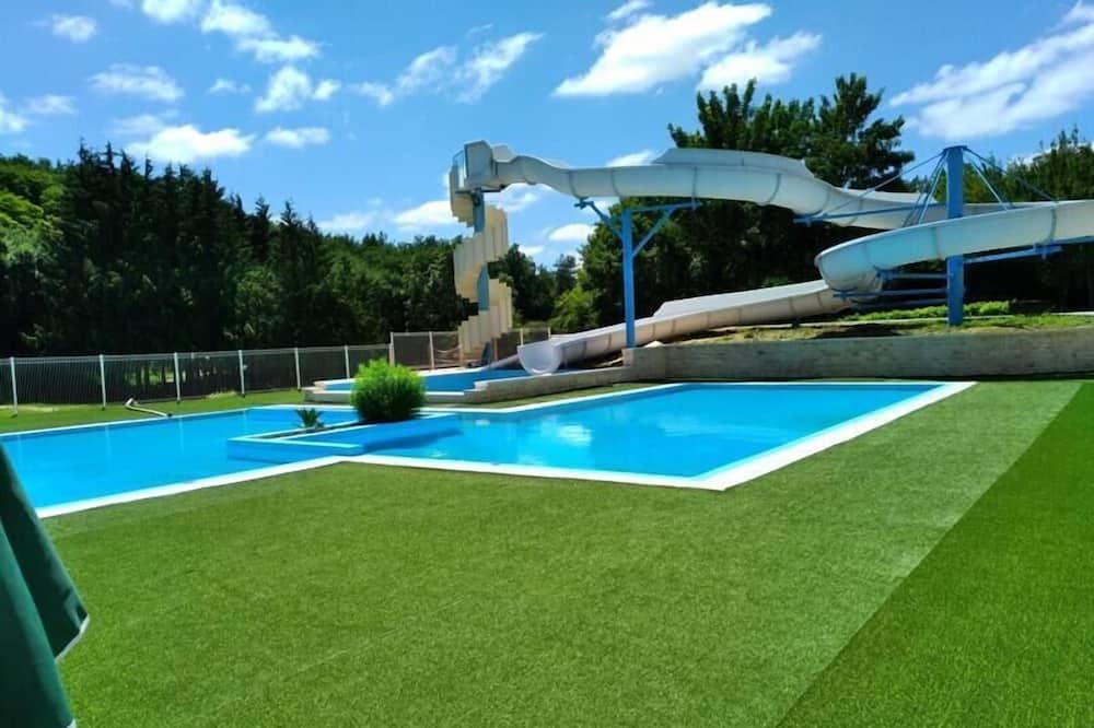 Photo of Outdoor in Saint-Mande-sur-Bredoire