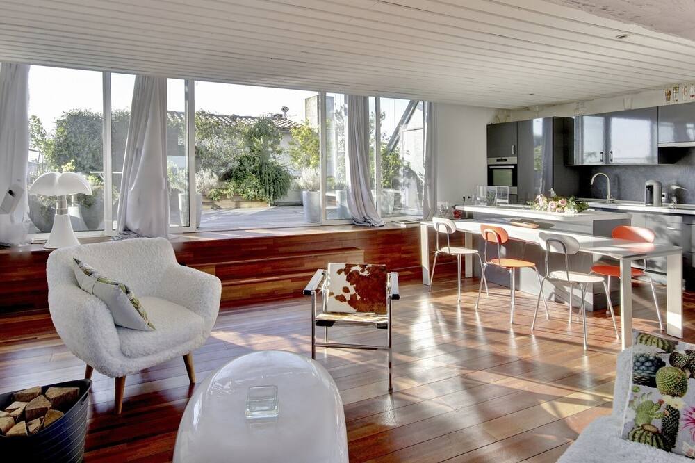 Photo of Livingroom in Hotel de Ville - Quinconces