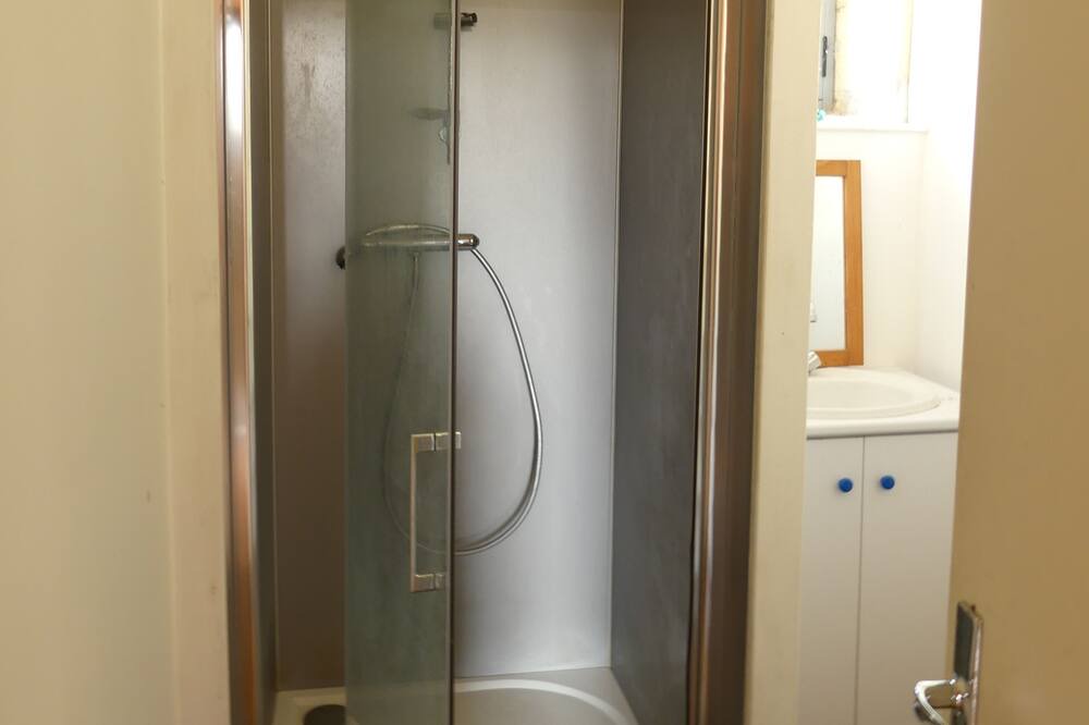Photo of Bathroom in Grezillac