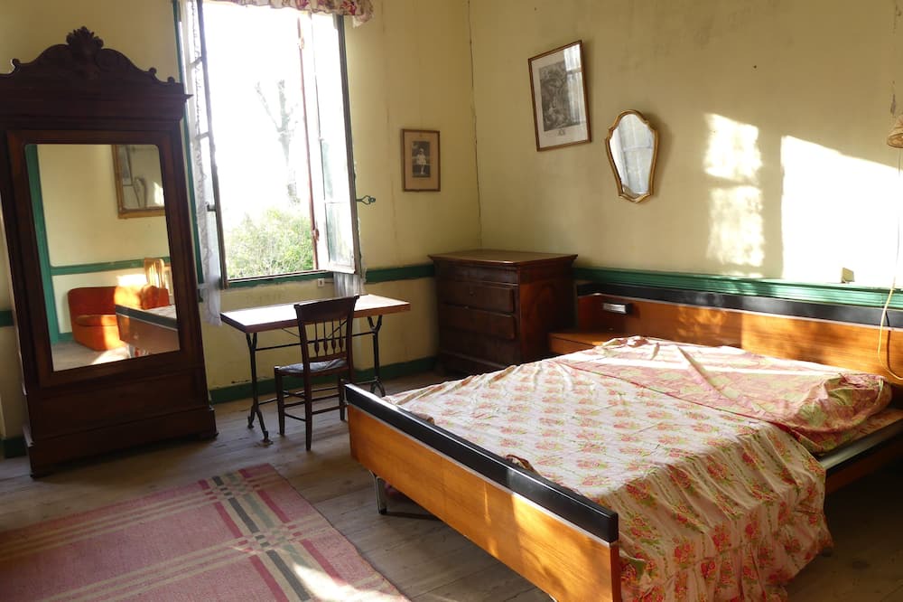 Photo of Bedroom in Grezillac