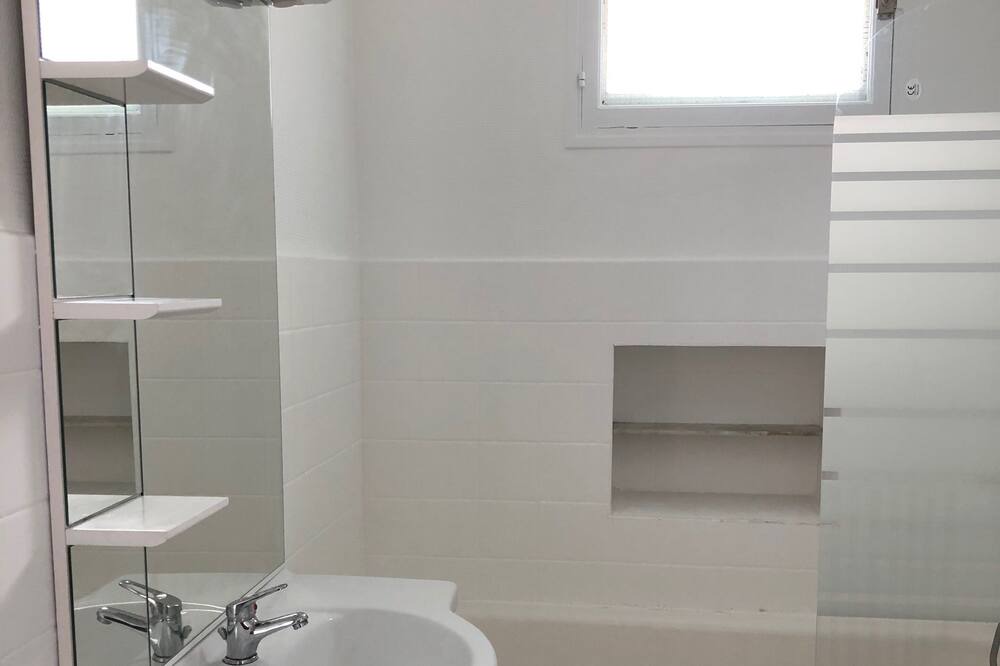 Photo of Bathroom in Mesnac