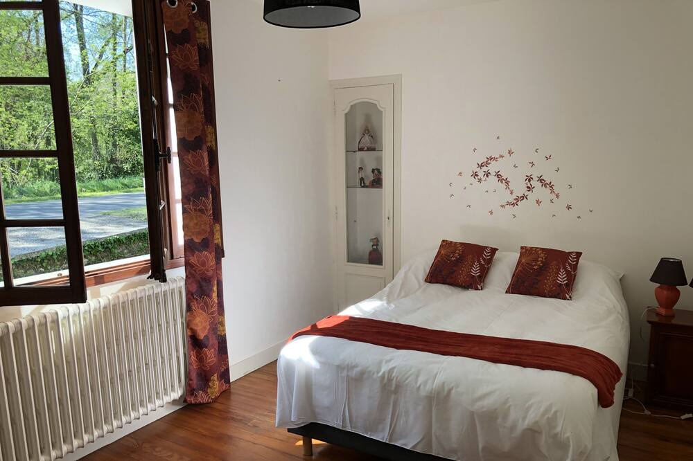 Photo of Bedroom in Mesnac