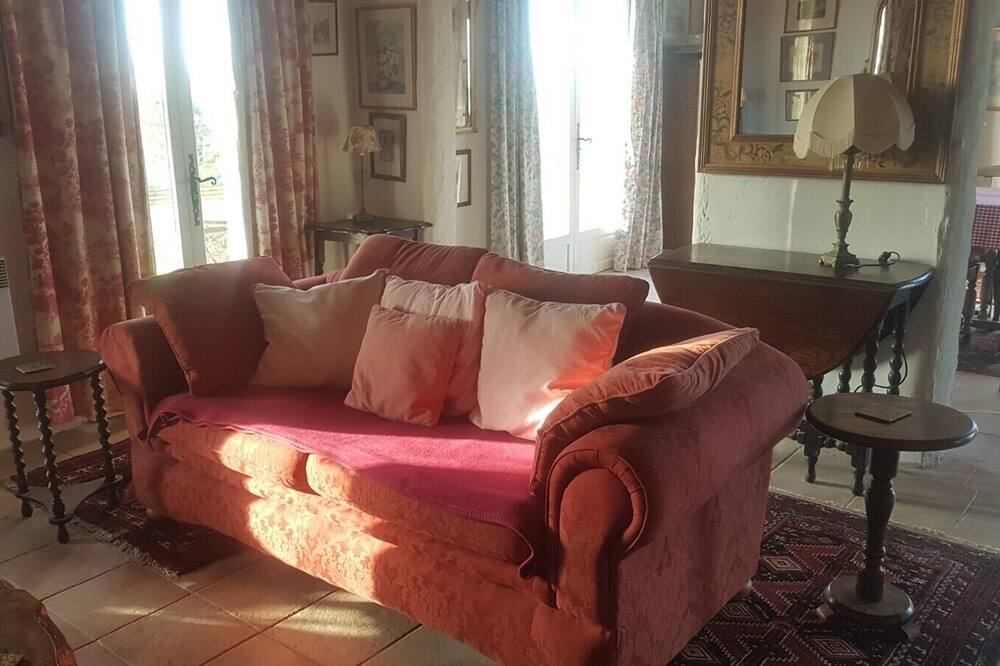 Photo of Livingroom in Bouteilles-Saint-Sebastien