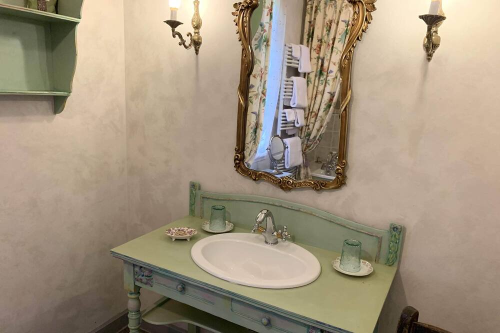 Photo of Bathroom in Mauzac-et-Grand-Castang