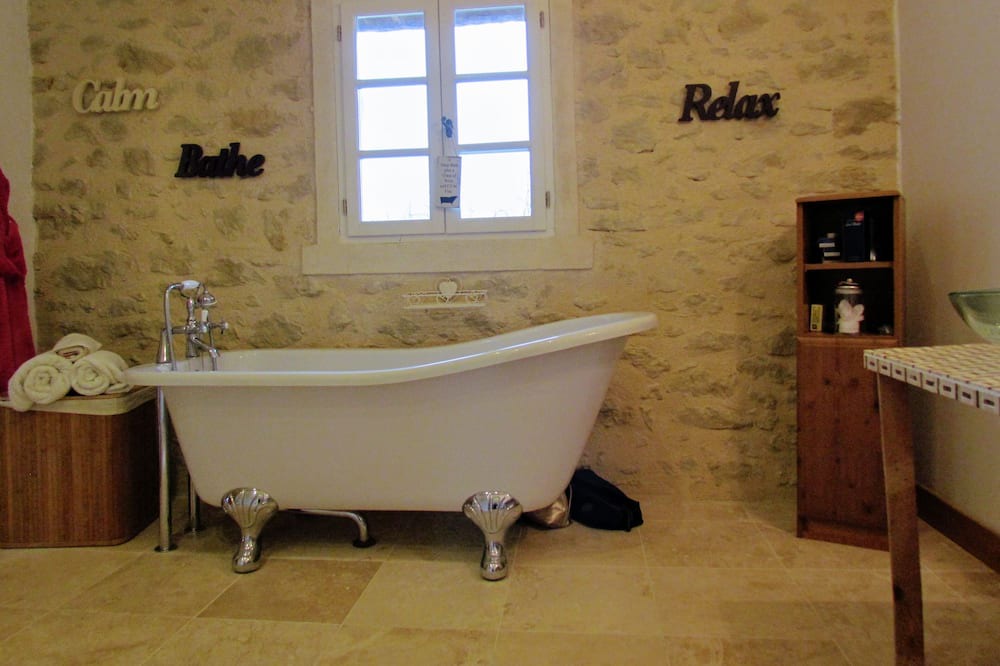 Photo of Bathroom in Armillac