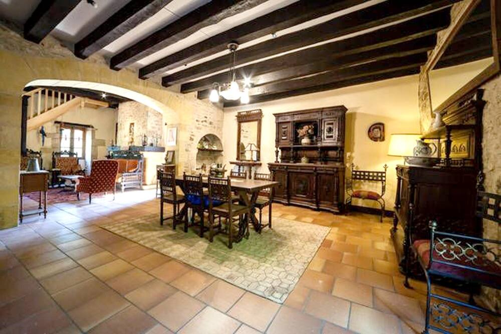 Photo of Livingroom in Saint-Andre-dAllas