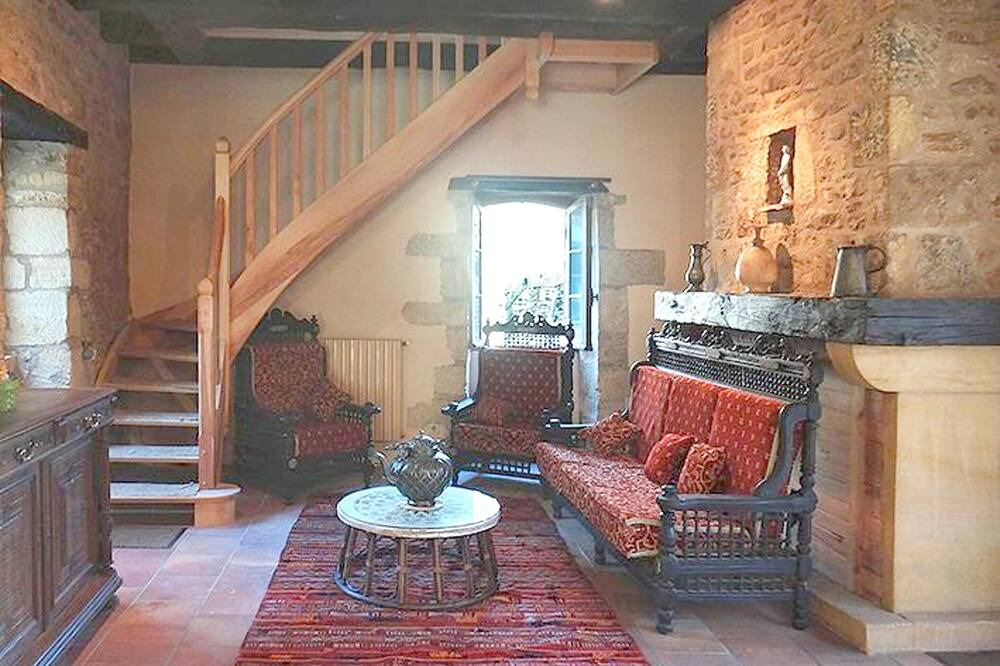 Photo of Livingroom in Saint-Andre-dAllas