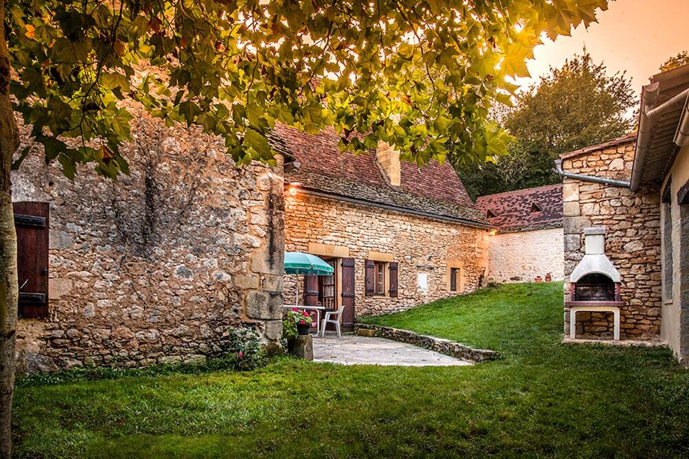 Photo of Outdoor in Saint-Andre-dAllas