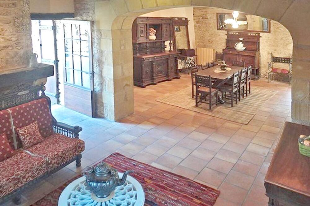 Photo of Livingroom in Saint-Andre-dAllas
