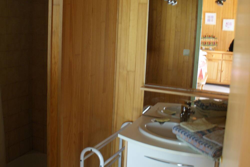 Photo of Bathroom in Albignac