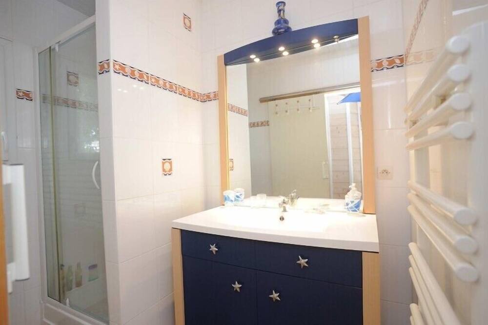 Photo of Bathroom in Gujan-Mestras
