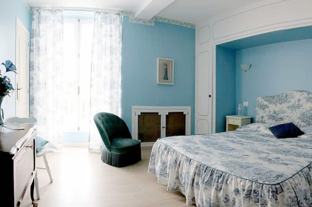 Photo of Bedroom in La Rochefoucauld