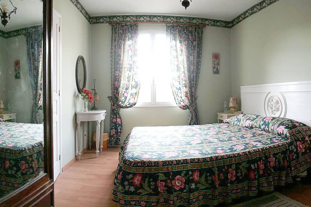 Photo of Bedroom in La Rochefoucauld