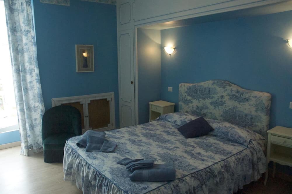 Photo of Bedroom in La Rochefoucauld