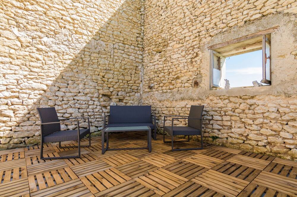 Photo of Patio Balcony in Champagne-et-Fontaine