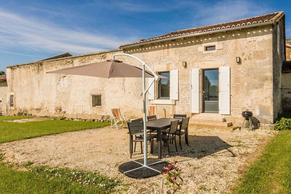 Photo of Outdoor in Champagne-et-Fontaine