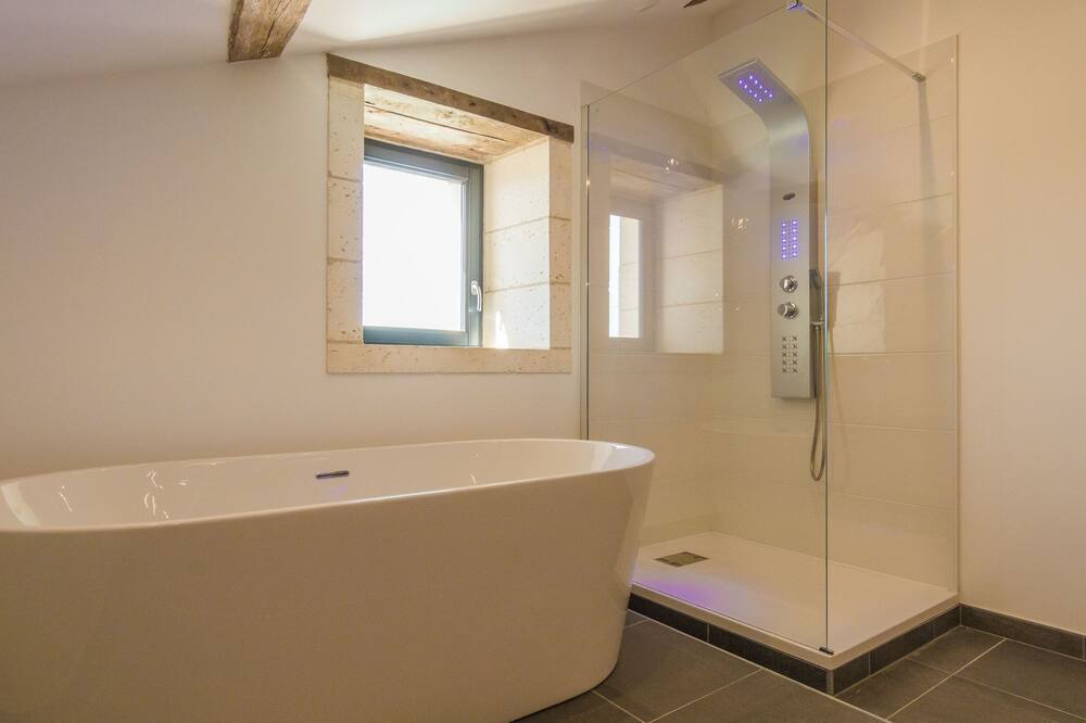 Photo of Bathroom in Champagne-et-Fontaine