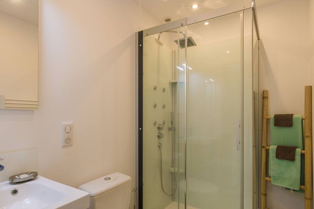 Photo of Bathroom in Champagne-et-Fontaine