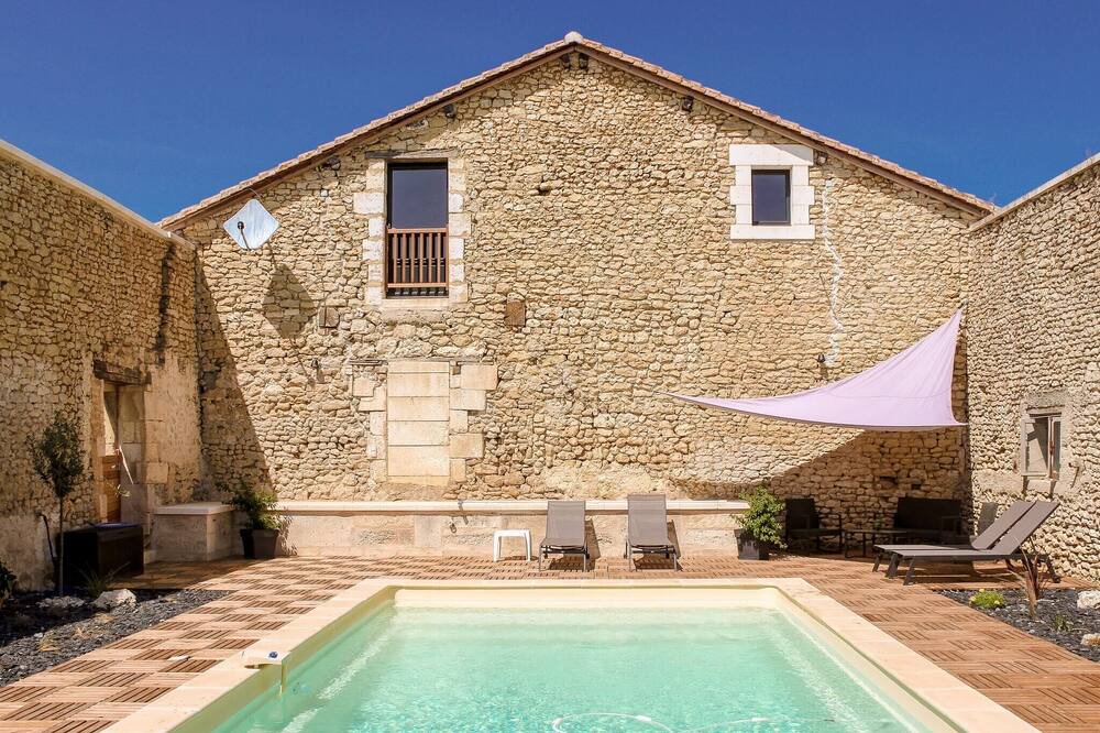 Photo of Outdoor in Champagne-et-Fontaine