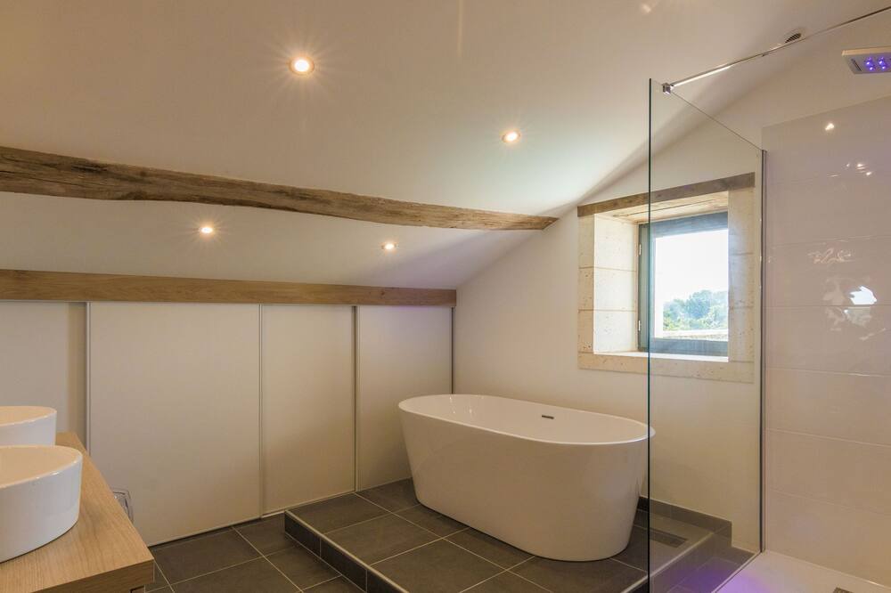 Photo of Bathroom in Champagne-et-Fontaine