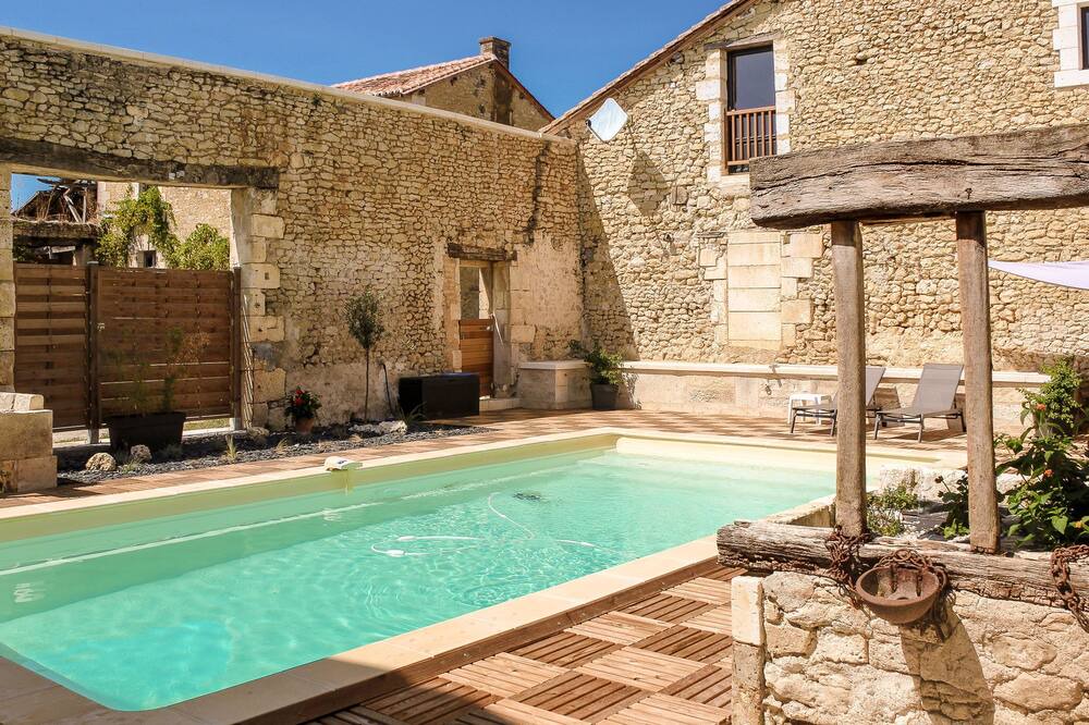 Photo of Outdoor in Champagne-et-Fontaine