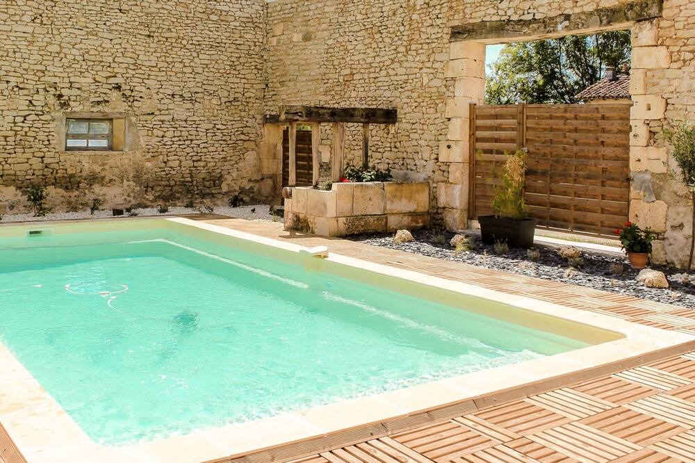 Photo of Outdoor in Champagne-et-Fontaine