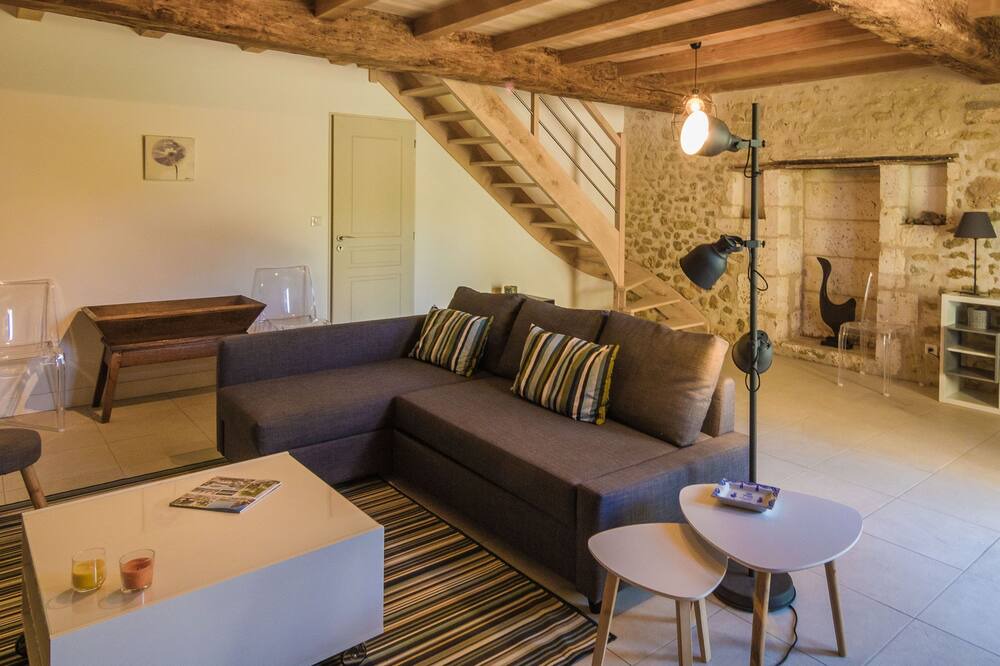 Photo of Livingroom in Champagne-et-Fontaine