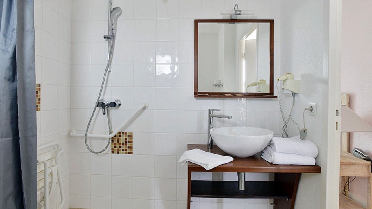 Photo of Bathroom in Lagord