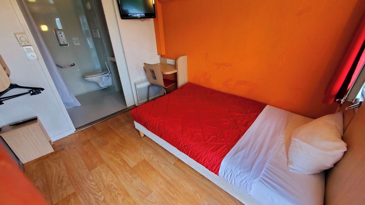 Photo of Bedroom in Villenave-d'Ornon