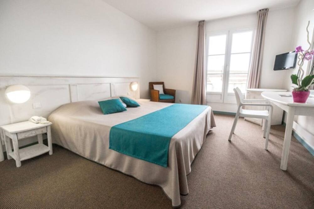 Photo of Bedroom in Ars-en-Re