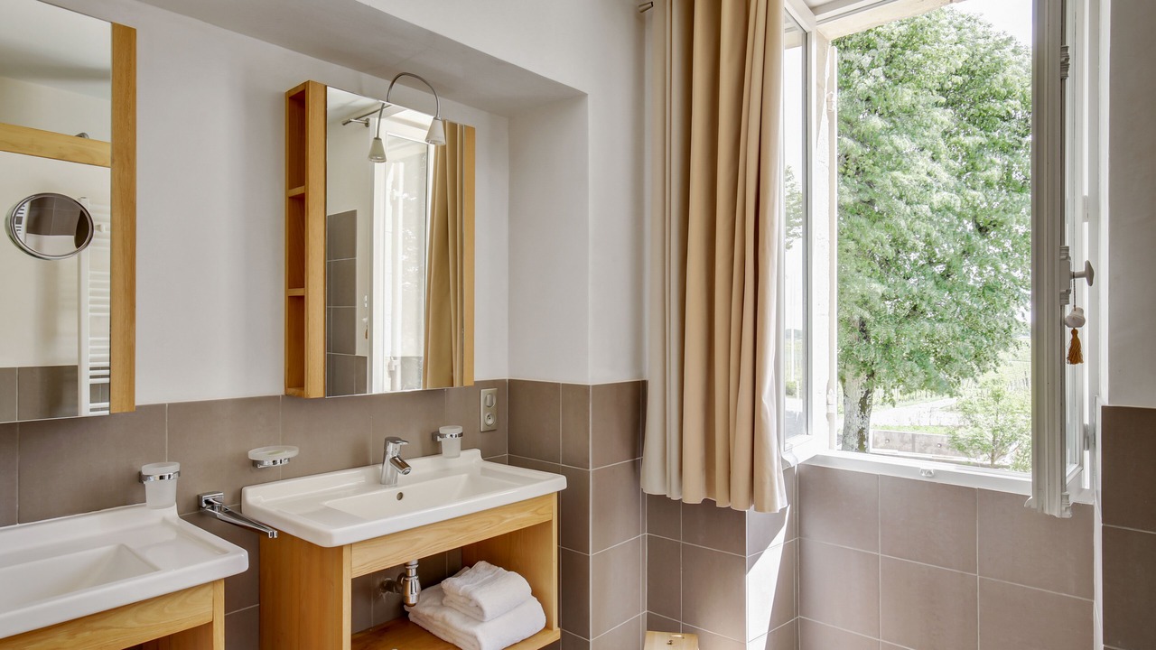 Photo of Bathroom in Saint-Etienne-De-Lisse