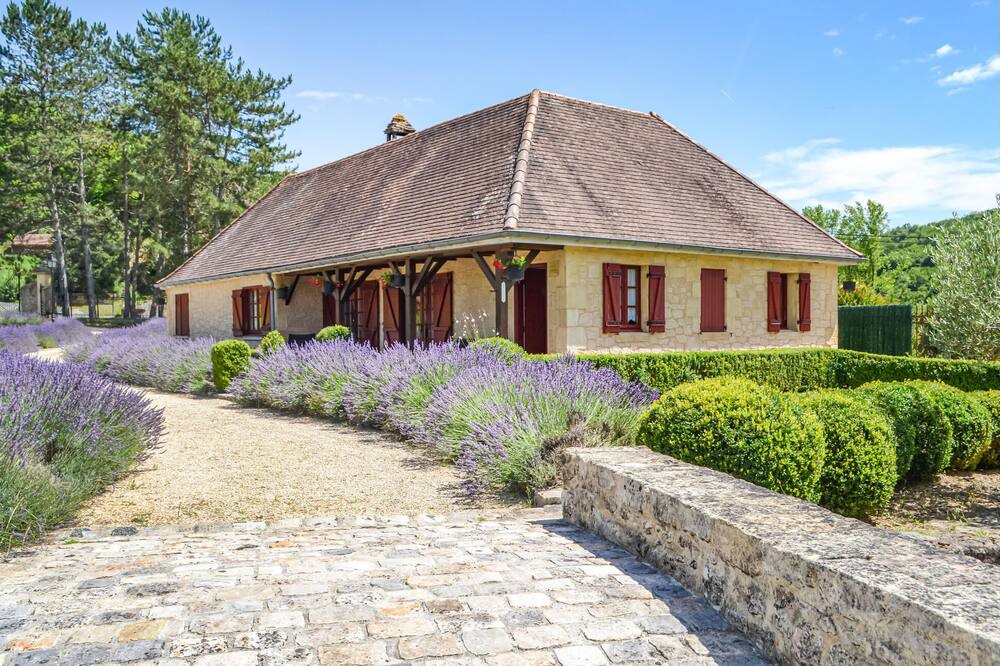 Photo of Outdoor in Saint-Andre-dAllas