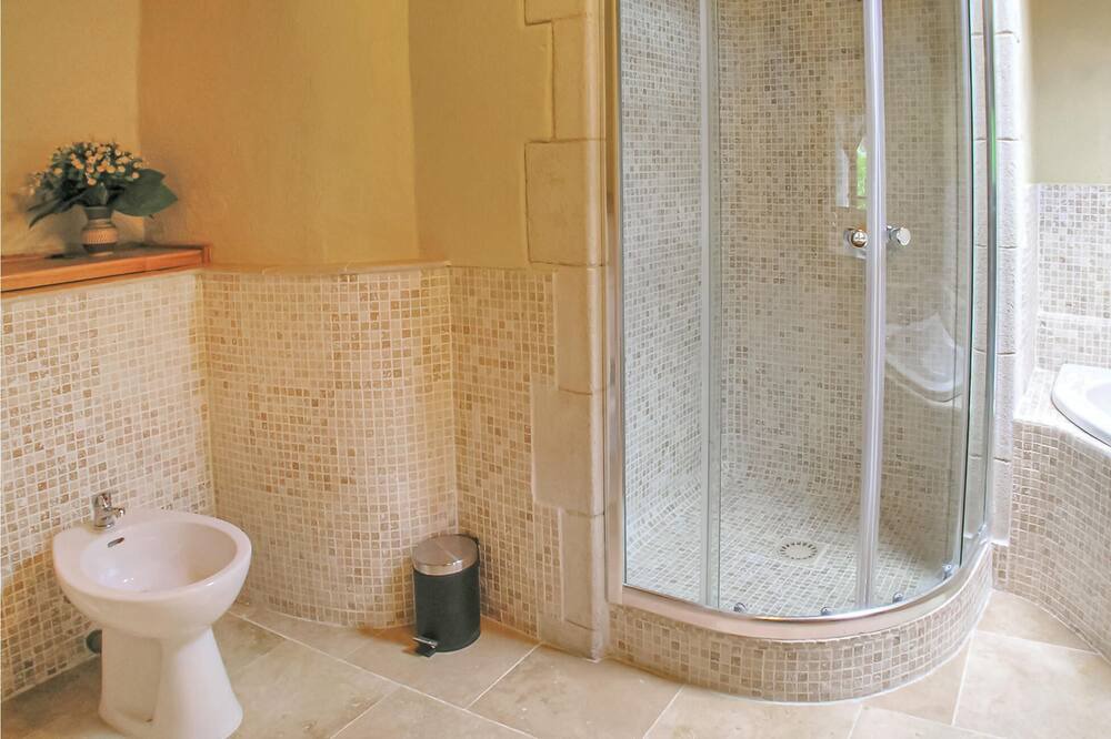 Photo of Bathroom in Montignac-le-Coq