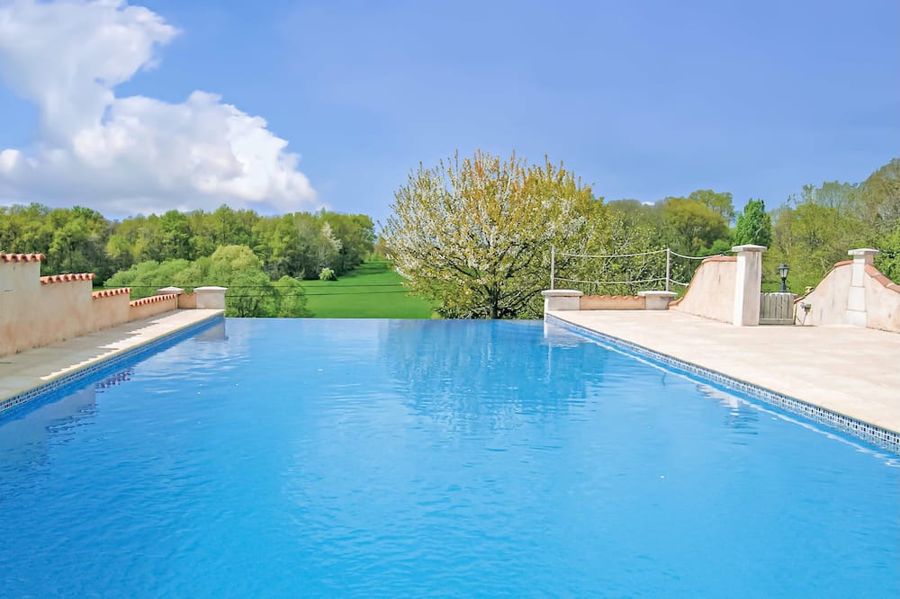 Photo of Outdoor in Montignac-le-Coq