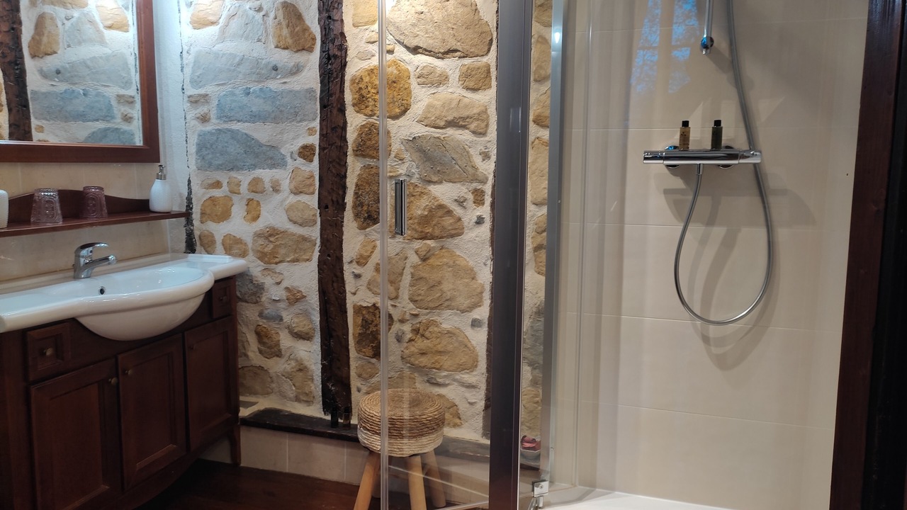 Photo of Bathroom in Oloron-Sainte-Marie