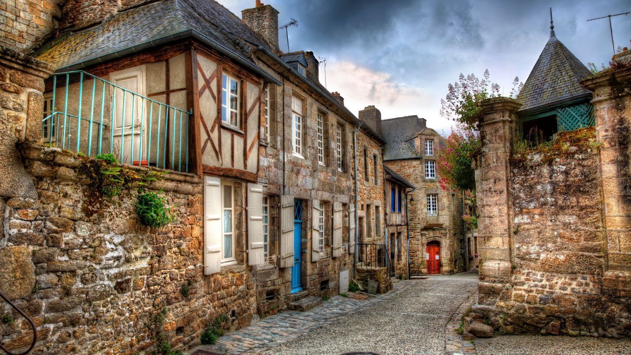 Photo of Buildings in Moncontour
