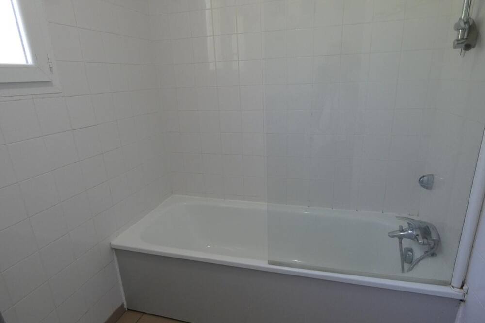 Photo of Bathroom in Mugron