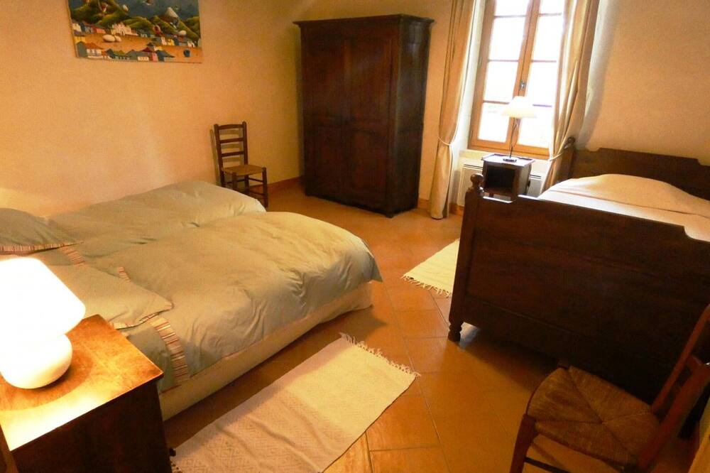 Photo of Bedroom in Pissos