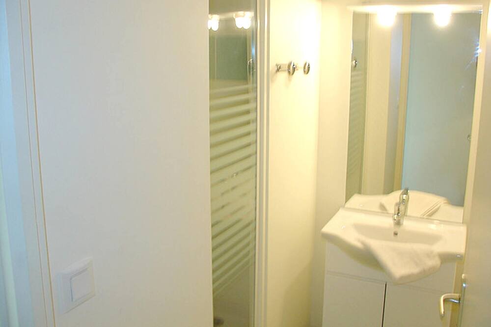 Photo of Bathroom in Saint-Vincent-la-Chatre
