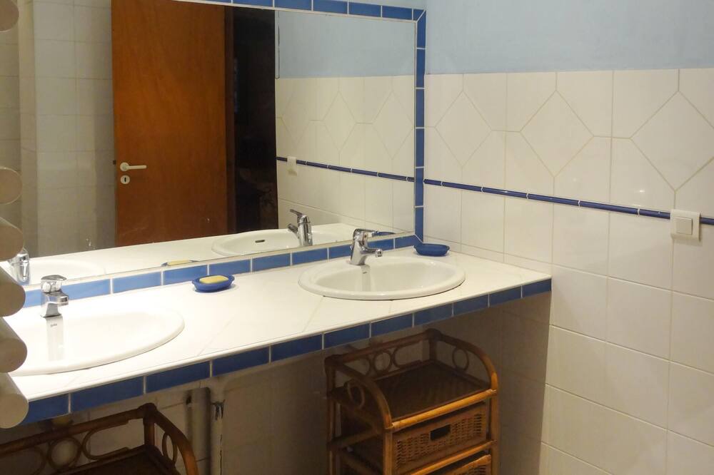 Photo of Bathroom in Saint-Amand-de-Coly