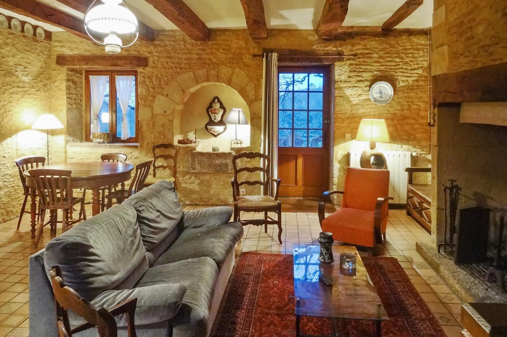Photo of Livingroom in Saint-Amand-de-Coly