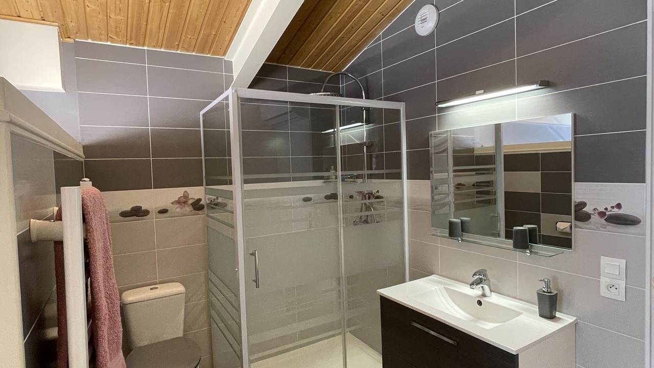 Photo of Bathroom in Laruscade