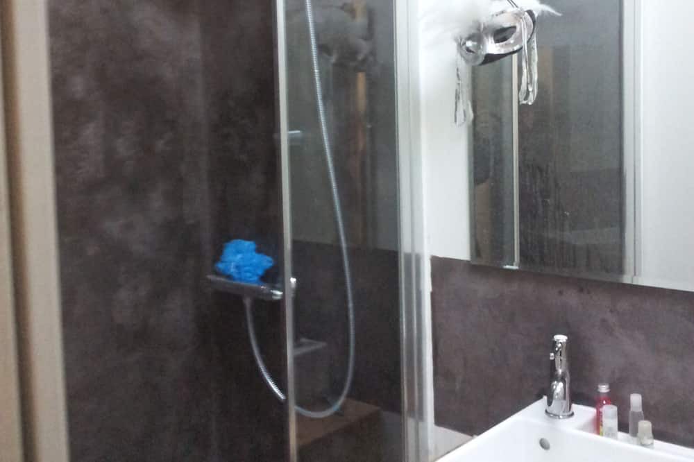 Photo of Bathroom in Mortagne-sur-Gironde