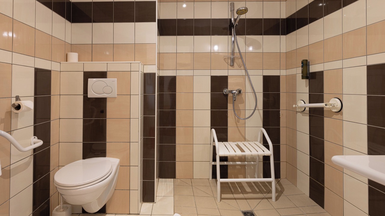 Photo of Bathroom in Saujon