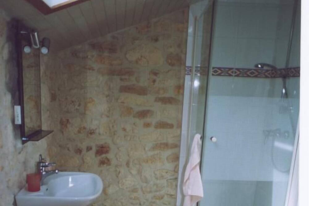 Photo of Bathroom in Queyrac