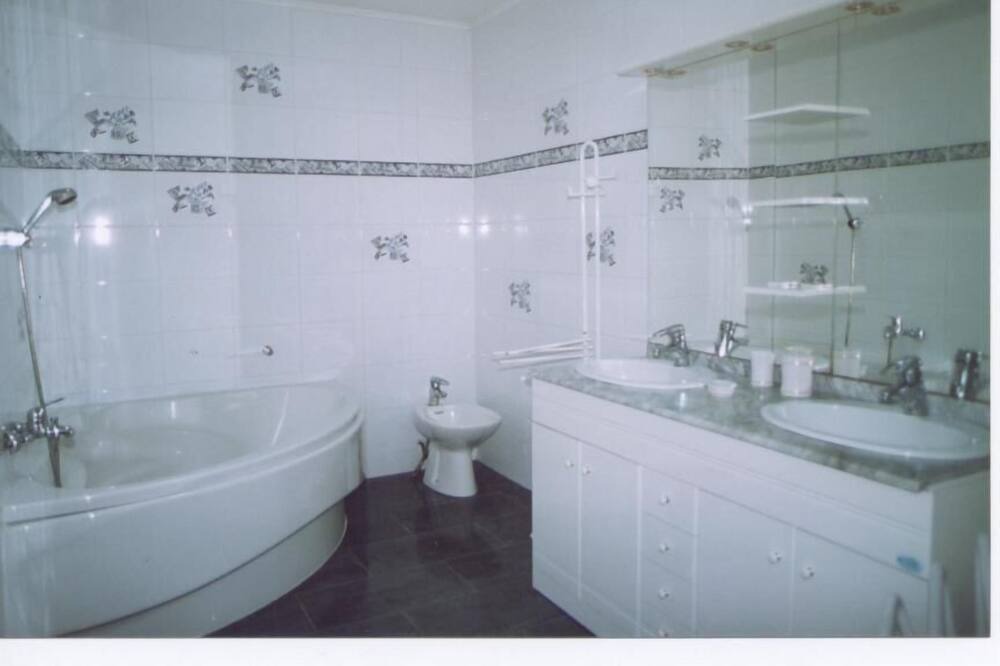 Photo of Bathroom in Queyrac