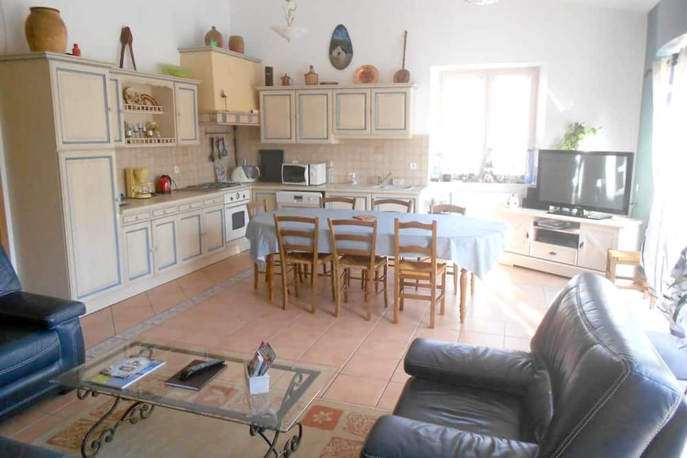 Photo of Livingroom in Taize-Maulais